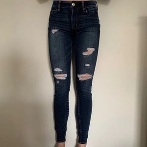 Blue distressed jeans/jeggings